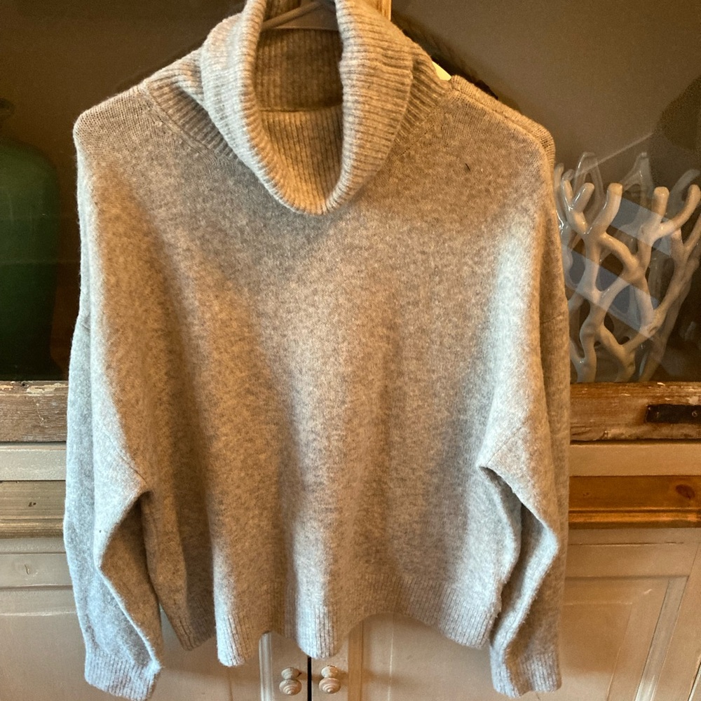 Light grey turtle neck sweater from H&M